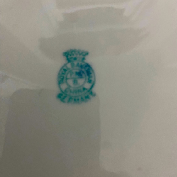 Speciality dish and salt and pepper shakers - Picture 3 of 5